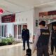 Polisi Patroli dan Sterilisasi Kantor KPU Lombok Barat Jelang Pemilu 2024, Cegah Ancaman Keamanan