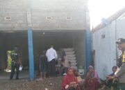 Berikan Rasa Aman, Bhabinkamtibmas Polsek Madapangga Laksanakan Pengamanan Pendistribusian Pupuk