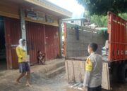 Peduli Petani, Bhabinkamtibmas Polsek Donggo Laksanakan Pengamanan Penyaluran Pupuk Bersubsidi