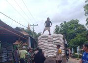 Sinegritas TNI-POLRI, Bhabinkamtibmas dan Babinsa Laksanakan Pengamanan Pendistribusian Pupuk Bersubsidi