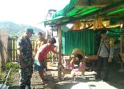 Sinegritas TNI-POLRI, Bhabinkamtibmas Polsek Madapangga dan Babinsa Dampingi Tim Vaksinasi  Pencegahan Rabies