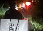 Dedikasi Petugas Pam TPS Sekotong Antar Kotak Suara Selamat di Tengah Medan Ekstrem