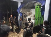 Personil Ton 1 Dalmas Sat Samapta Polres Bima Kota Melaksanakan Pengawalan Kotak Suara dari KPU Kabupaten Bima ke Kantor Camat Wera