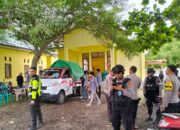 Personel Polres Bima, Kawal Pendistribusian Logistik Pemilu di Kecamatan Terujung di Kabupaten Bima.