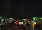 Personel Polsek Madapangga Laksanakan Pengamanan dan Sholat Tarawih Bersama Masyarakat