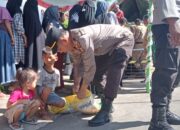 Polsek Soromandi Laksanakan Pengamanan Gerakan  Pasar Murah di Desa Bajo