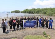 Mahasiswa STIK Angkatan 81 Tanam Mangrove dan Berikan Bantuan Sosial di Kecamatan Jerowaru
