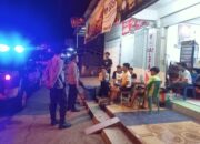 Personel Gabungan Polsek Asakota Polres Bima Kota Lakukan Patroli Cipkon Jelang Sahur untuk Antisipasi Gangguan Kamtibmas