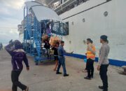 Polsek Kawasan Pelabuhan Laut Bima Lakukan Pengamanan Kapal KM. Awu di Pelabuhan Bima