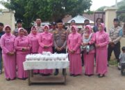 Menjelang Berbuka Puasa Polsek Belo dan Pengurus Bhayangkari Ranting Belo Bagikan Takjil Berbuka Puasa Bagi Pengguna Jalan