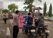 Bersama Bhayangkari, Polsek KP3 Bandara SMS Bima Bagikan Takjil Menjelang Berbuka Puasa