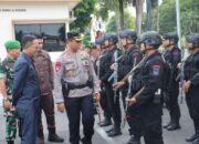 Kapolres Lotim dan PJ Bupati Lotim Pimpin Apel Gelar Pasukan Operasi Ketupat Rinjani 2024