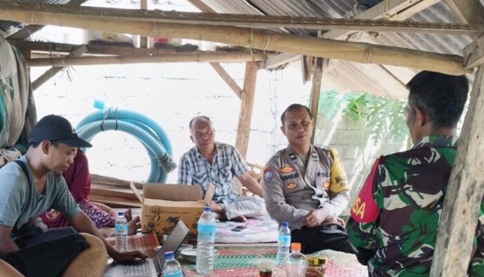 Cegah Gangguan Kamtibmas, Bhabinkamtibmas dan Babinsa Ajak Warga Aktifkan Poskamling di Batu Tumpeng I