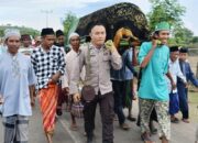 Sambang Duka, BKTM Polsek Soromandi Ikut Sholatkan Jenazah dan Menandu Jenazah