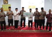Kapolres Bima AKBP Eko Sutomo, SIK., MIK., Serahkan Zakat Fitrah Ke Baznas Kabupaten Bima