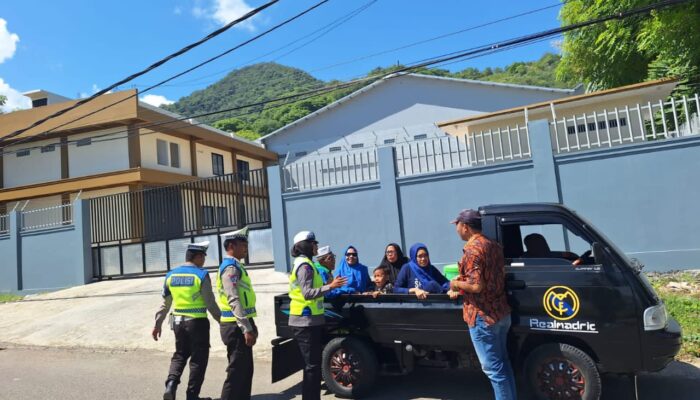 Personil Operasi Ketupat Rinjani 2024 Polres Bima Kota Himbau Keselamatan Berlalu Lintas