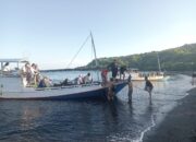 Bhabinkamtibmas Mendampingi Umat Hindu dari Denpasar Melaksanakan Sembahyang di Gunung Sangiang Api, Kabupaten Bima