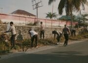 Kapolsek Pringgarata Pimpin Aksi Jum’at Bersih di Lapangan Desa Sepakek