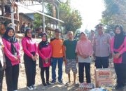 Peduli Korban Kebakaran, Polsek Moyo Hilir Salurkan Bantuan Sosial