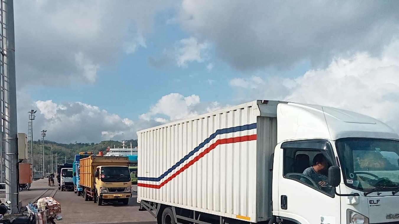 Kapolsek Lembar Awasi Langsung Bongkaran Kapal Mutiara Ferindo I