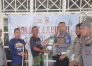 Polisi Bersih-Bersih Mushola di Lombok Barat, Ajak Warga Jaga Kebersihan Tempat Ibadah