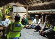 Anggota Polsek Seteluk Ajak Masyarakat Tingkatkan Siskamling