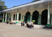 Jumat Bersih Polres Bima Kota: Laksanakan Bersih-Bersih Masjid