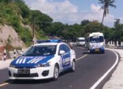 Polres Lombok Utara Beri Pelayanan Pengawalan Lalu Lintas untuk Rombongan Bus Kegiatan Agama Hindu