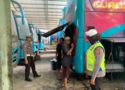 Satlantas Polres Bima Kota Gelar Sosialisasi Kamseltibcarlantas dan Pemeriksaan Kendaraan Bus AKAP dan AKDP