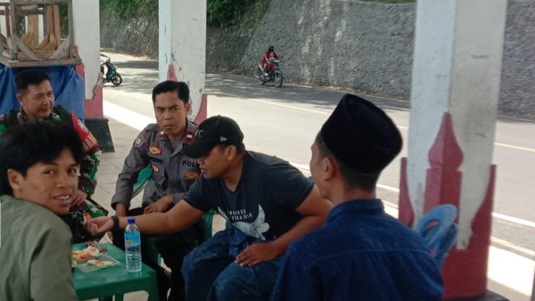 Sinergitas TNI-Polri Sambangi Warga Desa Batulayar Barat