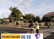 Berikan Pelayanan Bagi Pelajar Yang Akan Masuk Sekolah, Polsek Tanjung gelar rawan pagi