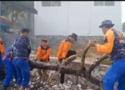 Personil Sat Polairud Polres Bima Kota Bersama Masyarakat Gelar Aksi Bersih Pantai dan Laut