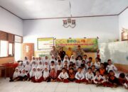 Stop Bullying, Bhabinkamtibmas Polsek Rasanae Barat Sambangi Anak-Anak Beri Edukasi dan Kasih Sayang