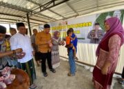 Polres Bima Kota Bagikan 825 Paket Daging Qurban pada Masyarakat