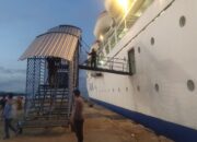 Polsek Kawasan Pelabuhan Laut Bima Amankan Embarkasi dan Debarkasi Kapal KM. LEUSER di Pelabuhan Bima