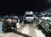 Antisipasi Barang Selundupan, Personel Pospam dan Polsek Kawasan Periksa Kapal Sandar di Pelabuhan Bima