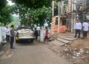 Polsek Rasanae Barat Wujudkan Kepedulian dengan Memberikan Bantuan Semen di Masjid Al Ikhlas