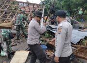 Curah Hujan Tinggi Sebabkan Banjir di Kecamatan Wera, Polsek Wera Sigap Bantu Warga