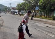 Personel Polsek Rasanae Timur Laksanakan Gatur Pagi untuk Kelancaran Lalu Lintas