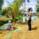 Lombok Barat, NTB – Kapolsek Kediri, AKP Jahyadi Sibawaih, S.H., memimpin langsung kegiatan ibadah Salat Tarawih keliling bersama personel Polsek Kediri di Masjid Kembar Menara Tunggal, Desa Banyumulek, Kecamatan Kediri, Kabupaten Lombok Barat, pada Selasa malam (25/3/2025). Kegiatan ini merupakan bagian dari program Polres Lombok Barat dalam rangka mempererat sinergi antara Polri dan masyarakat menyambut datangnya Bulan Suci Ramadhan 1446 Hijriyah. Kegiatan ibadah yang dimulai pukul 20.00 WITA ini diawali dengan Salat Isya berjamaah, yang kemudian dilanjutkan dengan Salat Tarawih yang dipimpin oleh Ustaz Hardian. Kehadiran anggota kepolisian di tengah-tengah masyarakat ini bertujuan untuk memberikan rasa aman dan nyaman bagi umat Islam yang sedang menjalankan ibadah puasa. Meningkatkan Keamanan dan Kenyamanan Masyarakat Ditemui usai kegiatan, Kapolsek Kediri, AKP Jahyadi Sibawaih, S.H., menyampaikan bahwa kegiatan Tarawih keliling ini merupakan wujud nyata kehadiran Polri di tengah masyarakat, khususnya dalam momen penting seperti Bulan Ramadhan. “Kami dari Polsek Kediri bersama Polres Lombok Barat memiliki program untuk melaksanakan Tarawih keliling di berbagai masjid di wilayah hukum kami. Malam ini, kami berkesempatan untuk melaksanakan ibadah di Masjid Kembar Menara Tunggal Banyumulek. Tujuan utama kami adalah untuk mendekatkan diri dengan masyarakat, memberikan rasa aman dan nyaman saat mereka beribadah, serta mempererat tali silaturahmi,” ujar AKP Jahyadi. Program Sinergi Polri dan Masyarakat Lebih lanjut, AKP Jahyadi menjelaskan bahwa kegiatan ini merupakan implementasi dari program Polres Lombok Barat yang menekankan pentingnya sinergi antara Polri dan masyarakat. Menurutnya, keamanan dan ketertiban masyarakat tidak dapat terwujud tanpa adanya dukungan dan kerjasama yang baik dari seluruh elemen masyarakat. “Kami berharap dengan kehadiran kami di sini, masyarakat merasa lebih tenang dan khusyuk dalam menjalankan ibadah. Selain itu, ini juga menjadi sarana bagi kami untuk mendengar langsung aspirasi dan keluhan dari masyarakat terkait keamanan dan ketertiban di lingkungan mereka,” imbuhnya. Respon Positif dari Masyarakat Kegiatan Tarawih keliling yang dilaksanakan oleh Kapolsek Kediri dan personel Polsek Kediri ini mendapatkan respon positif dari masyarakat Desa Banyumulek. Mereka merasa senang dan mengapresiasi kehadiran pihak kepolisian yang turut serta dalam kegiatan keagamaan. Ustaz Hardian, imam Salat Tarawih pada malam itu, menyampaikan rasa terima kasihnya atas kehadiran Kapolsek dan jajaran Polsek Kediri. Menurutnya, kehadiran polisi dalam kegiatan ibadah ini memberikan dampak positif bagi masyarakat. “Kami sangat berterima kasih atas kehadiran Bapak Kapolsek dan anggota polisi lainnya. Ini menunjukkan bahwa polisi tidak hanya bertugas menjaga keamanan, tetapi juga peduli terhadap kegiatan keagamaan masyarakat. Kami merasa lebih aman dan nyaman dalam menjalankan ibadah,” kata Ustaz Hardian. Kegiatan ibadah Salat Tarawih keliling di Masjid Kembar Menara Tunggal Desa Banyumulek ini berjalan dengan aman dan lancar hingga berakhir pada pukul 21.05 WITA. Diharapkan, kegiatan serupa dapat terus dilaksanakan untuk mempererat hubungan antara Polri dan masyarakat serta menciptakan suasana yang kondusif selama Bulan Suci Ramadhan.