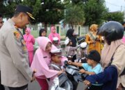 Kapolres Bima Kota dan Polisi Cilik TK Kemala Bhayangkari Meriahkan Ramadhan dengan Berbagi Takjil