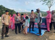 Polri Untuk Masyarakat: Polsek Rasbar Sambangi Pemecah Batu dan Berbagi Takjil