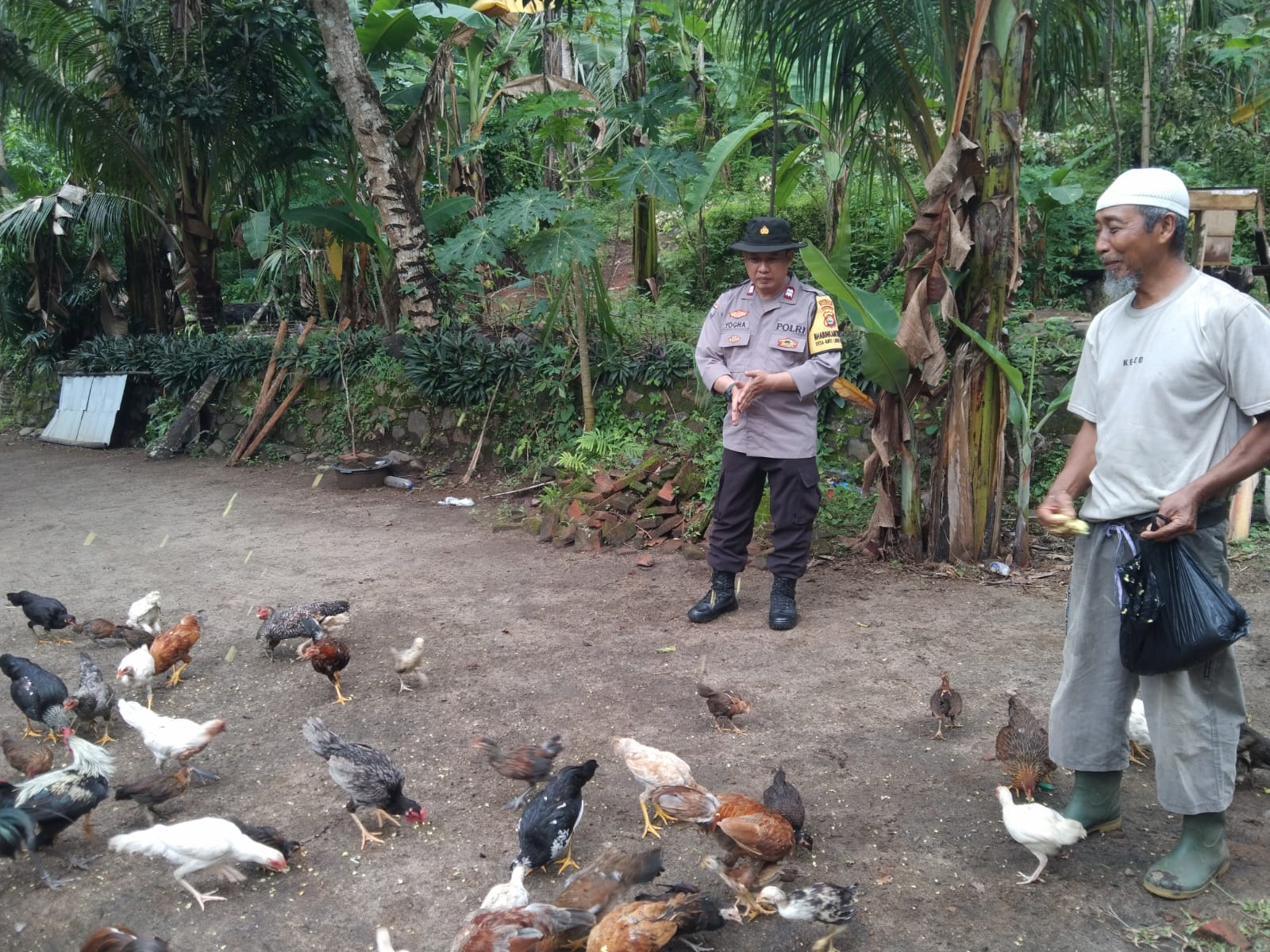 Warga Batulayar Dukung Program P2L, Polisi Beri Edukasi