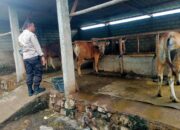 Bhabinkamtibmas Karang Bongkot Bantu Warga Kembangkan Peternakan