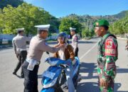 Anggota Pos Pam Amahami Laksanakan Pengaturan Lalu Lintas dalam Ops Ketupat Rinjani 2025