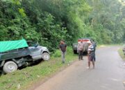 Polsek Langgudu Laksanakan Patroli Dialogis dan Bantu Warga yang Kendaraannya Terperosok ke Got
