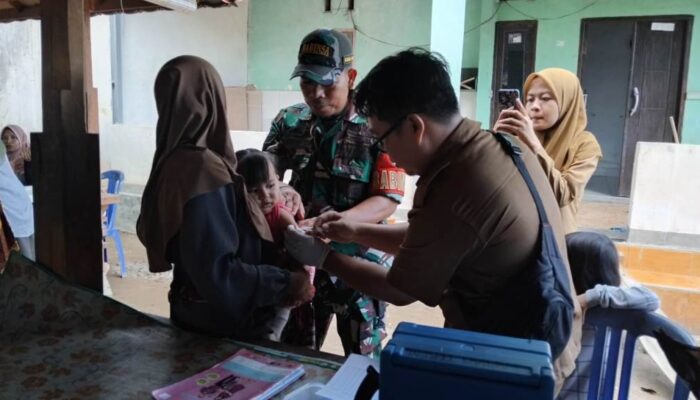 Sinergi TNI-Nakes, Balita Lombok Barat Terima Gizi Imunisasi