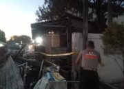 Polsek Sape Sigap Bantu Padamkan Kebakaran Rumah Makan di Desa Naru