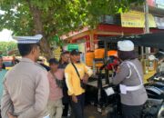 Sat Lantas Polres Bima Kota Sosialisasikan Kamseltibcarlantas kepada Pengemudi Roda Tiga