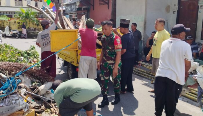 Babinsa dan Warga Gotong Royong Bersihkan Masjid Al-Awwabien